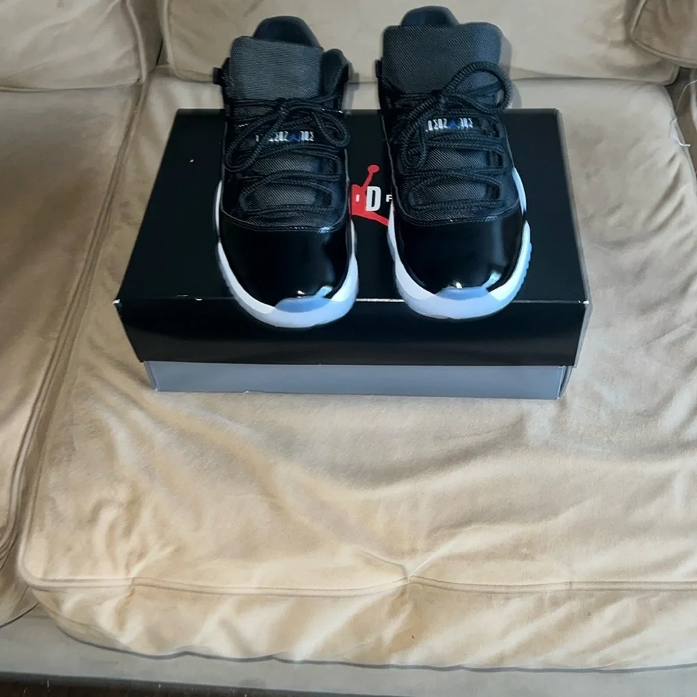 JORDAN 11 RETRO LOW 'SPACE JAM' Men Size 8 - Picture 2 of 10